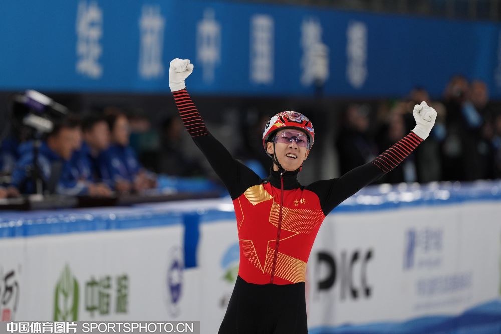 重创！皇马右后卫阿诺德大腿受伤 将缺阵两月之久